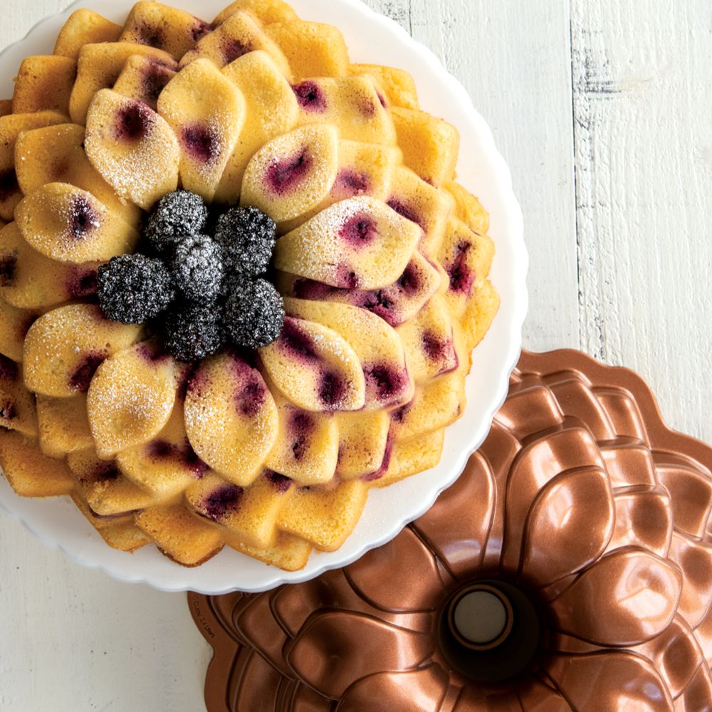Nordic Ware Blossom Bundt Pan - Thumbnail 5